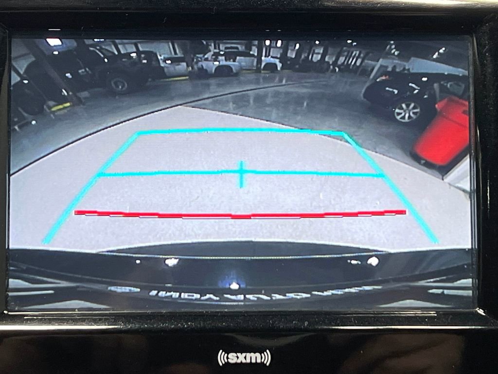 Used 2020 Toyota Camry SE image 10