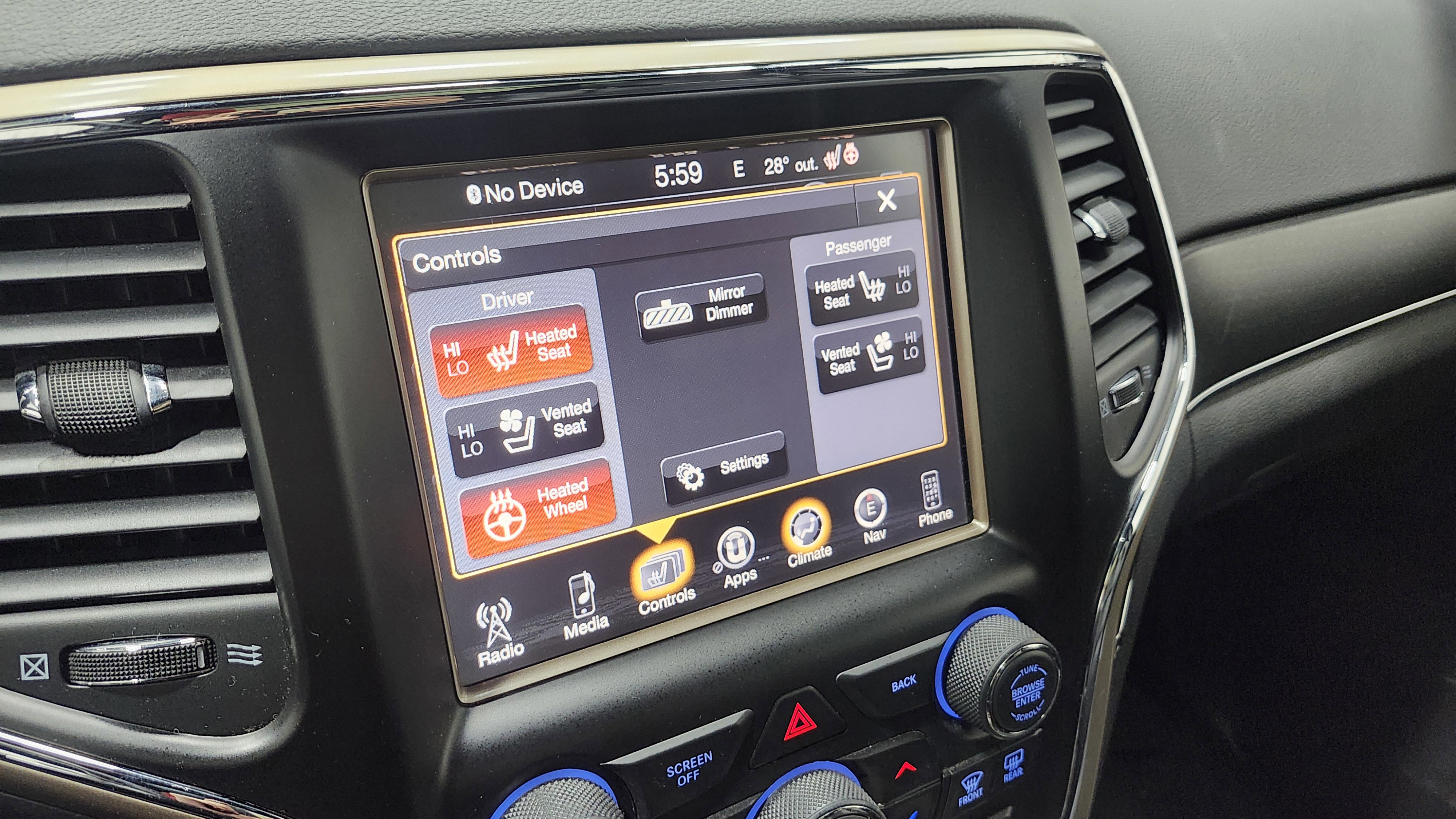 Used 2015 Jeep Grand Cherokee Limited w/ Luxury Group II image 9