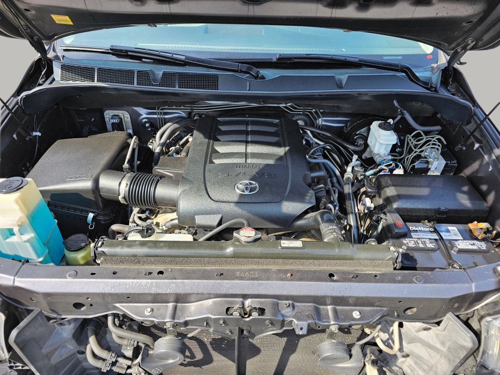 Used 2013 Toyota Tundra 4x4 CrewMax w/ Tow Pkg image 17