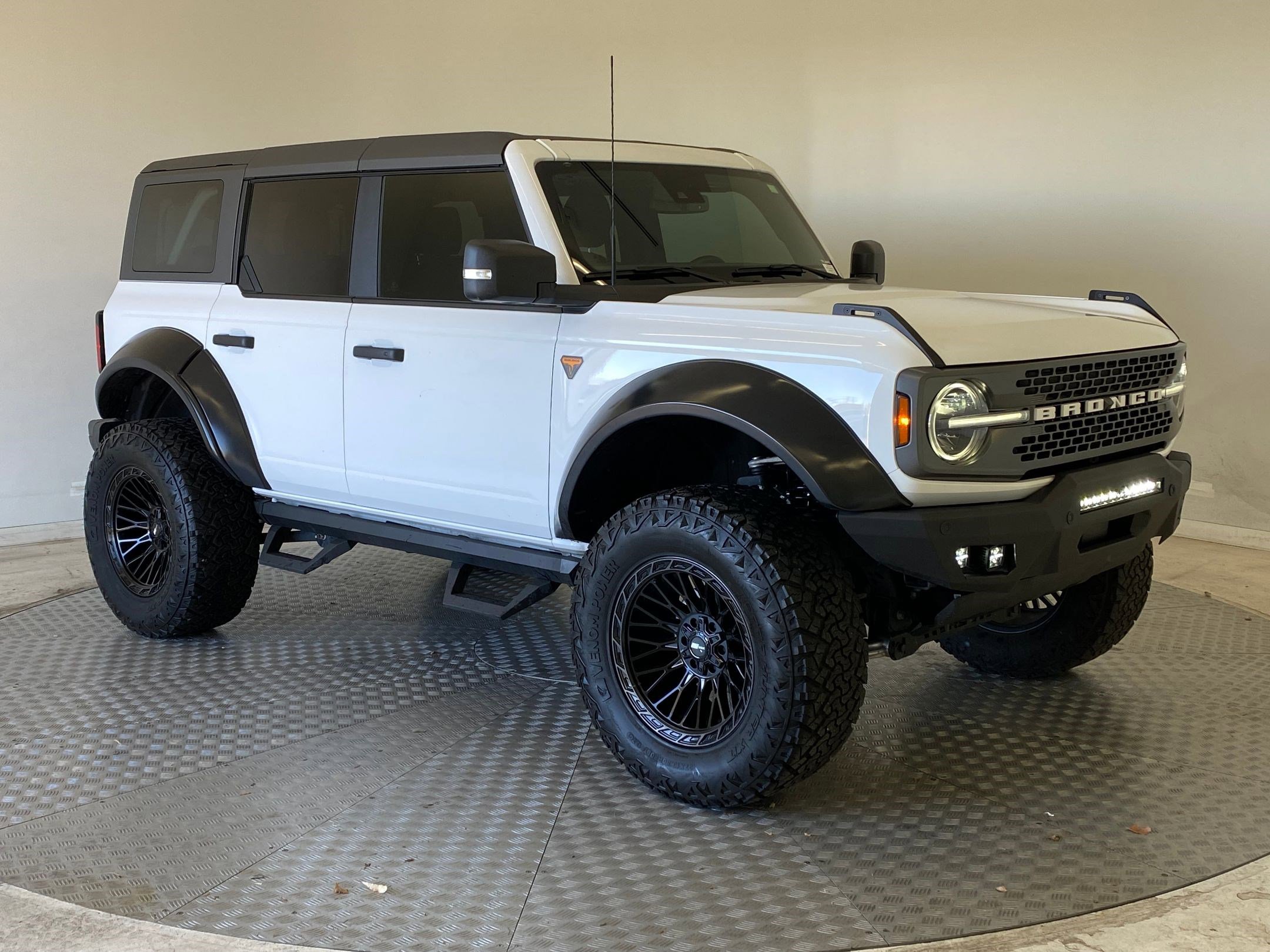 Used 2024 Ford Bronco Badlands image 7