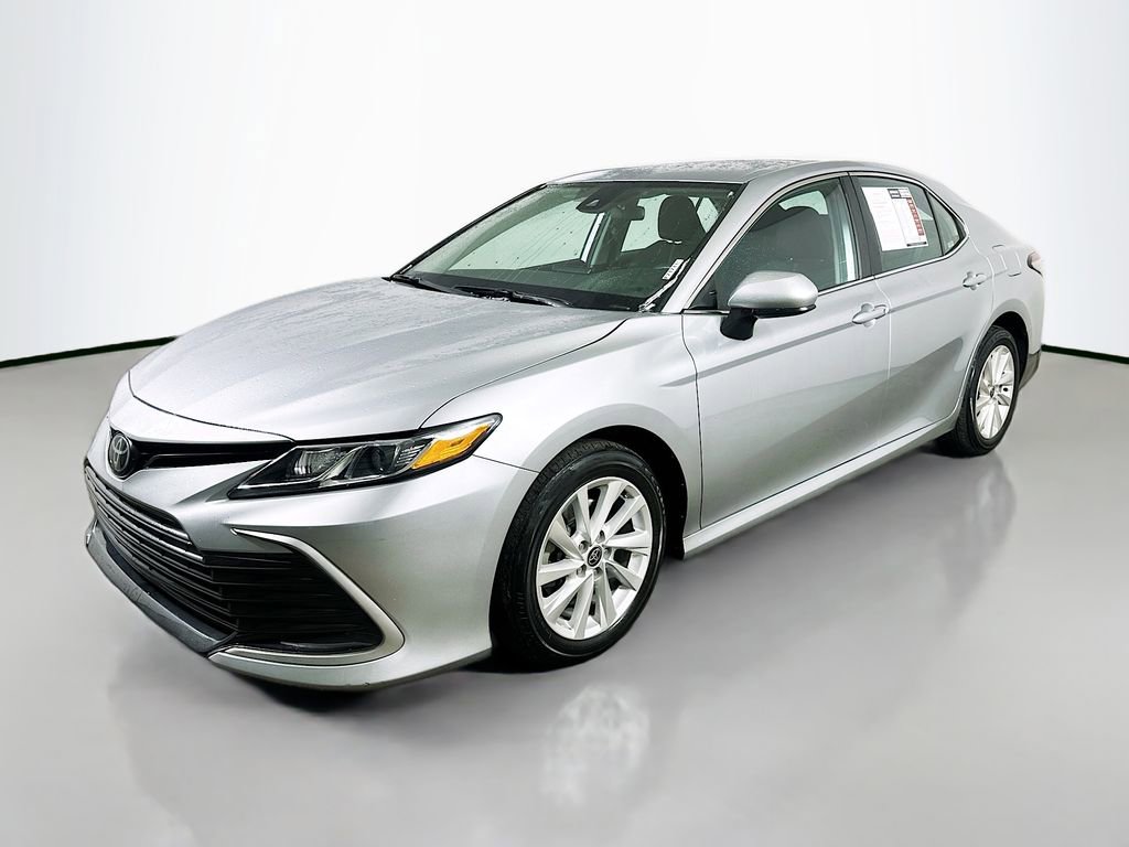 Used 2023 Toyota Camry LE image 3