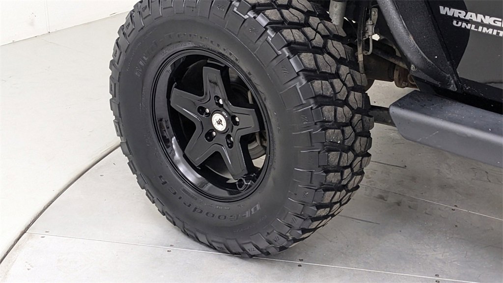 Used 2014 Jeep Wrangler Unlimited Rubicon w/ Connectivity Group image 4