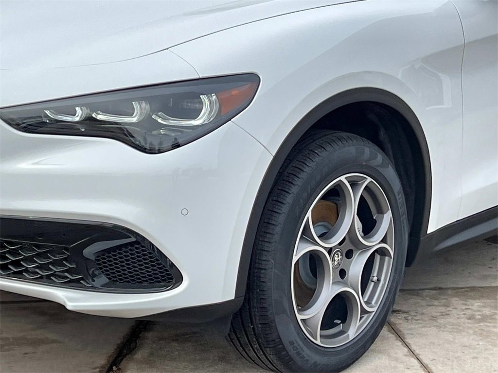 New 2025 Alfa Romeo Stelvio Sprint image 8