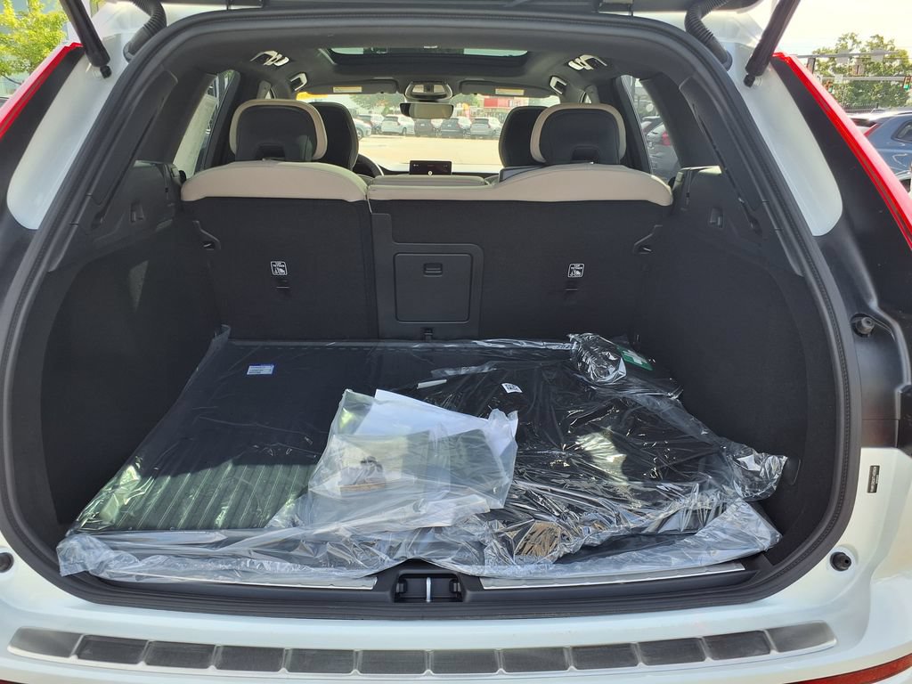 New 2026 Volvo XC60 B5 Plus w/ Protection Package Premier AWD/4WD image 10