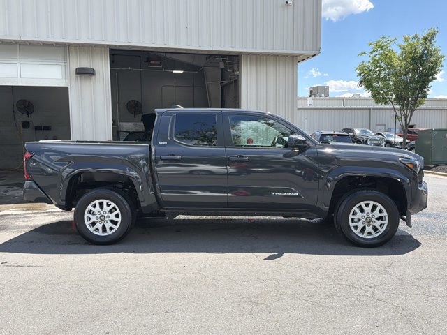 Used 2025 Toyota Tacoma SR5 AWD/4WD video 4