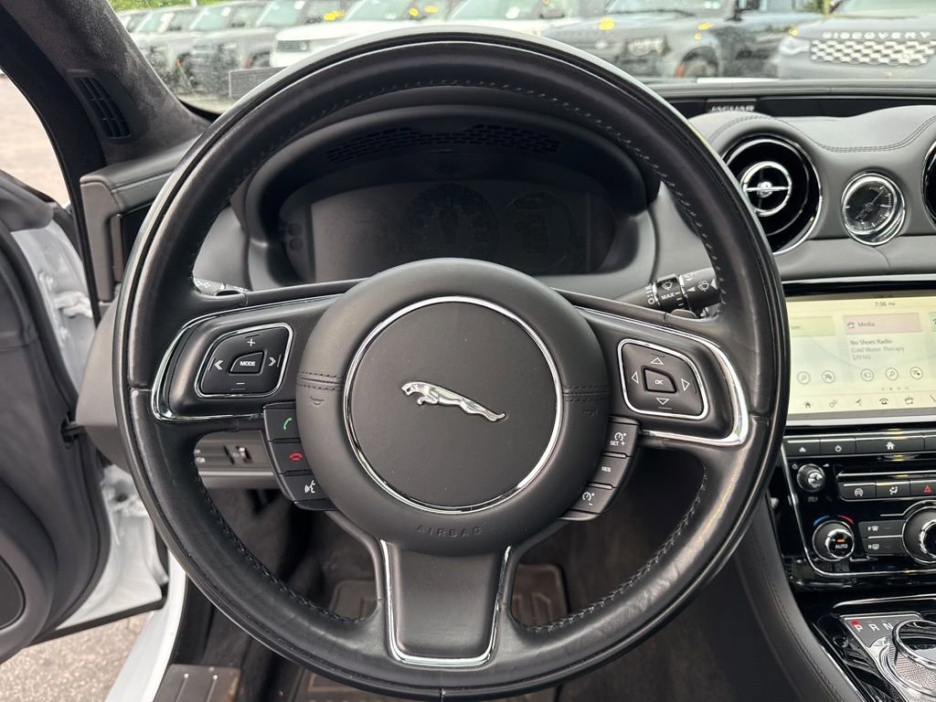 Used 2019 Jaguar XJ L Portfolio AWD/4WD image 20