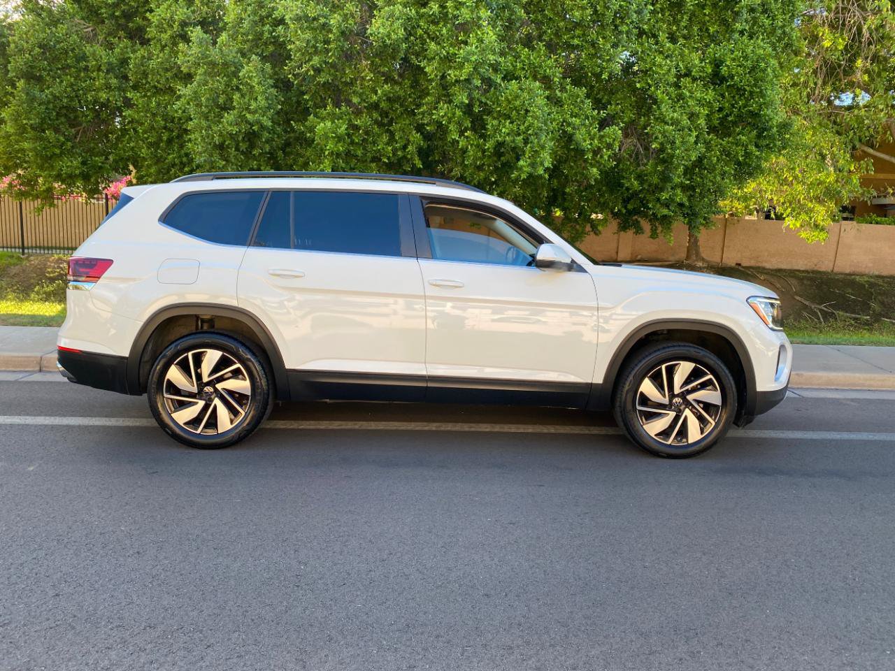 Used 2025 Volkswagen Atlas SE FWD image 4
