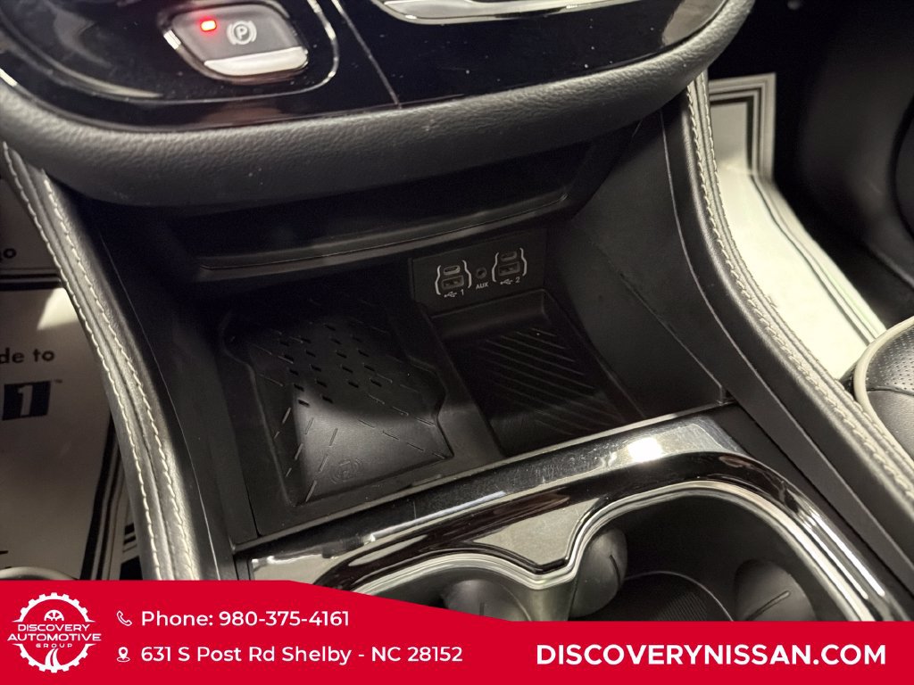 Used 2025 Chrysler Pacifica Limited FWD image 22