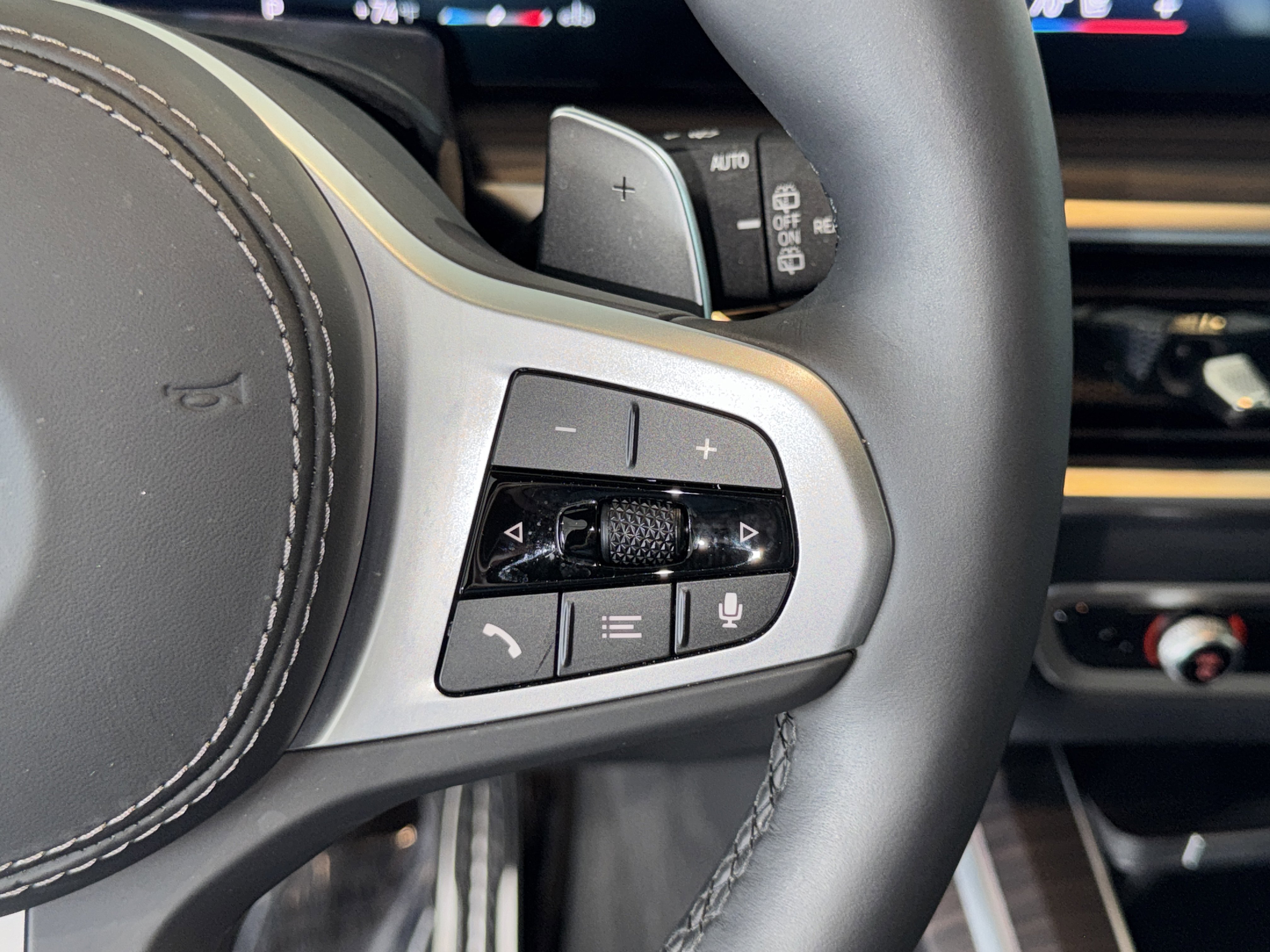 Certified 2025 BMW X7 xDrive40i w/ M Sport Package image 24