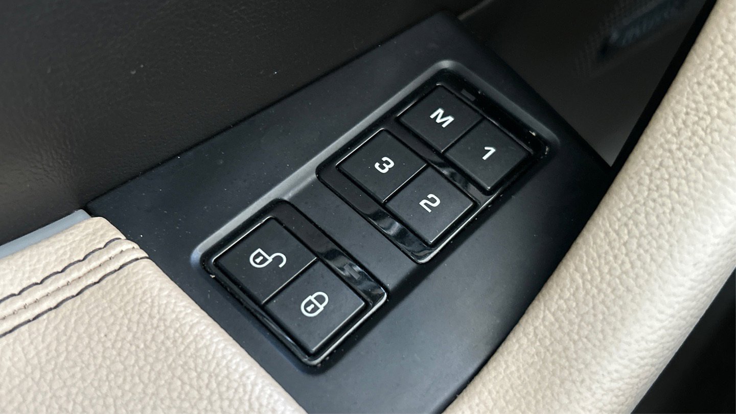 Used 2019 Jaguar F-PACE Prestige image 41