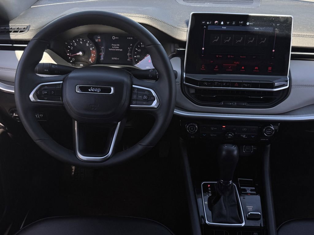 Used 2025 Jeep Compass Limited image 13