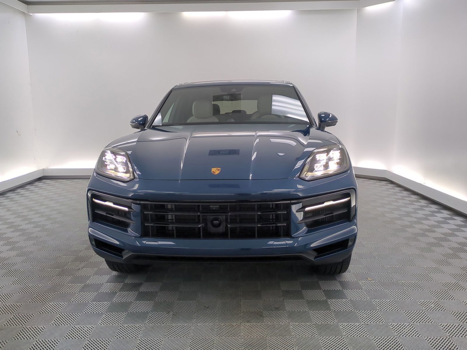 Used 2025 Porsche Cayenne image 6