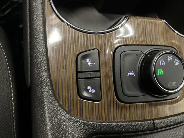 Used 2023 GMC Acadia SLE image 7