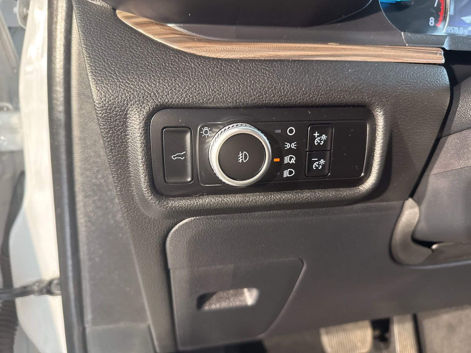 Used 2023 Ford Explorer Limited w/ Equipment Group 301A image 25