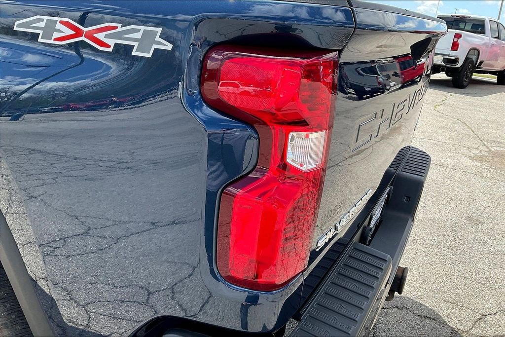 Used 2022 Chevrolet Silverado 2500 Custom w/ Custom Value Package image 32