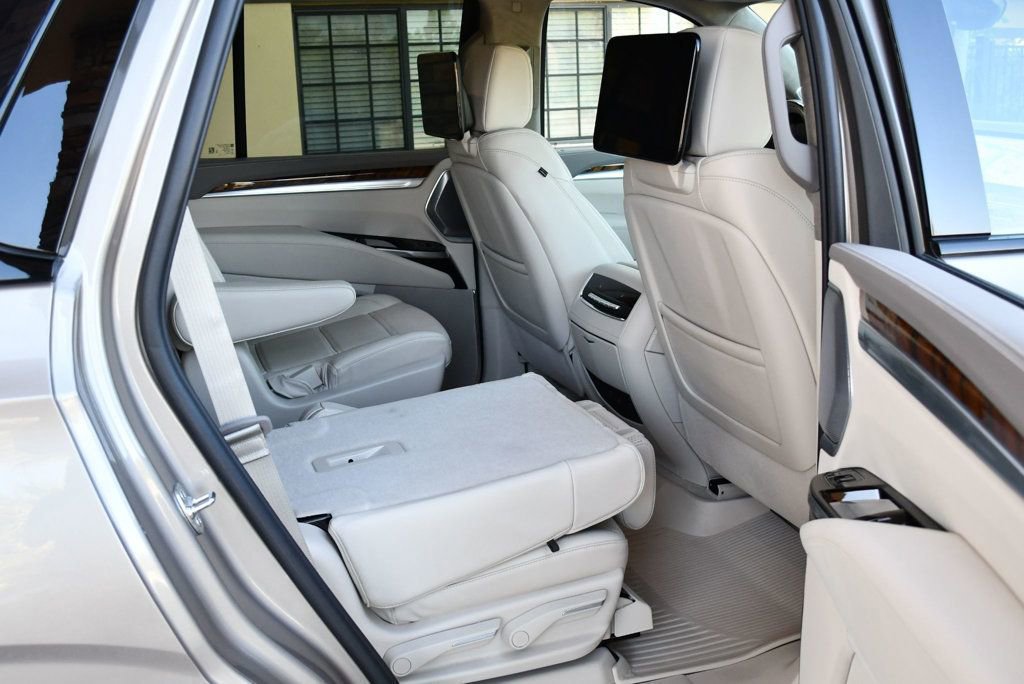 Used 2025 Cadillac Escalade Sport Platinum w/ LPO, ONYX Package image 21