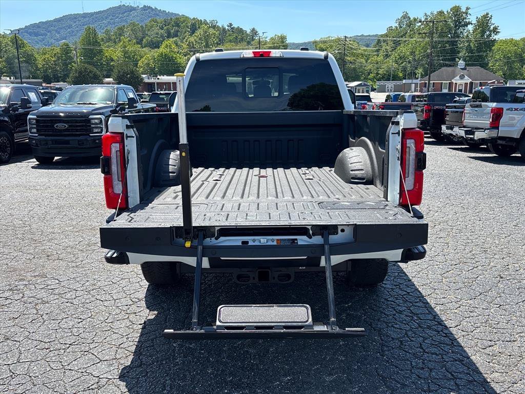 Used 2023 Ford F250 Platinum AWD/4WD image 7