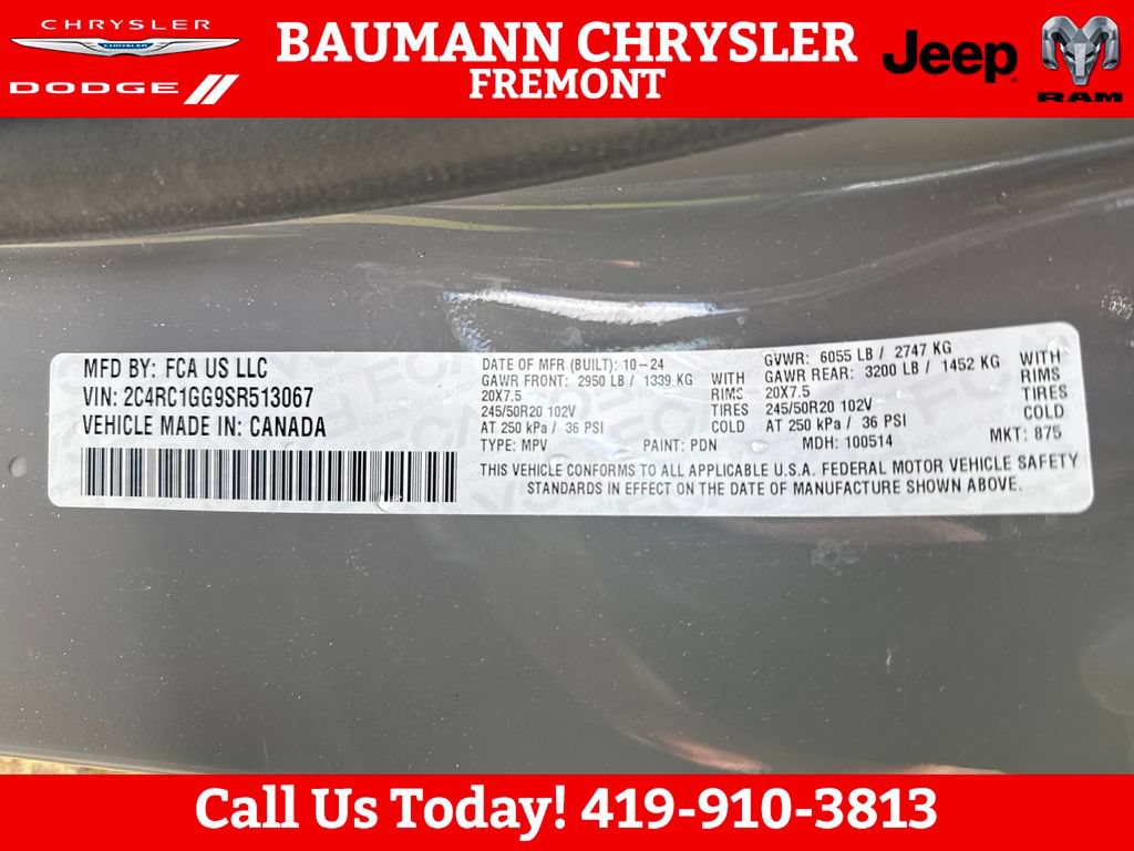 Used 2025 Chrysler Pacifica Limited FWD image 30