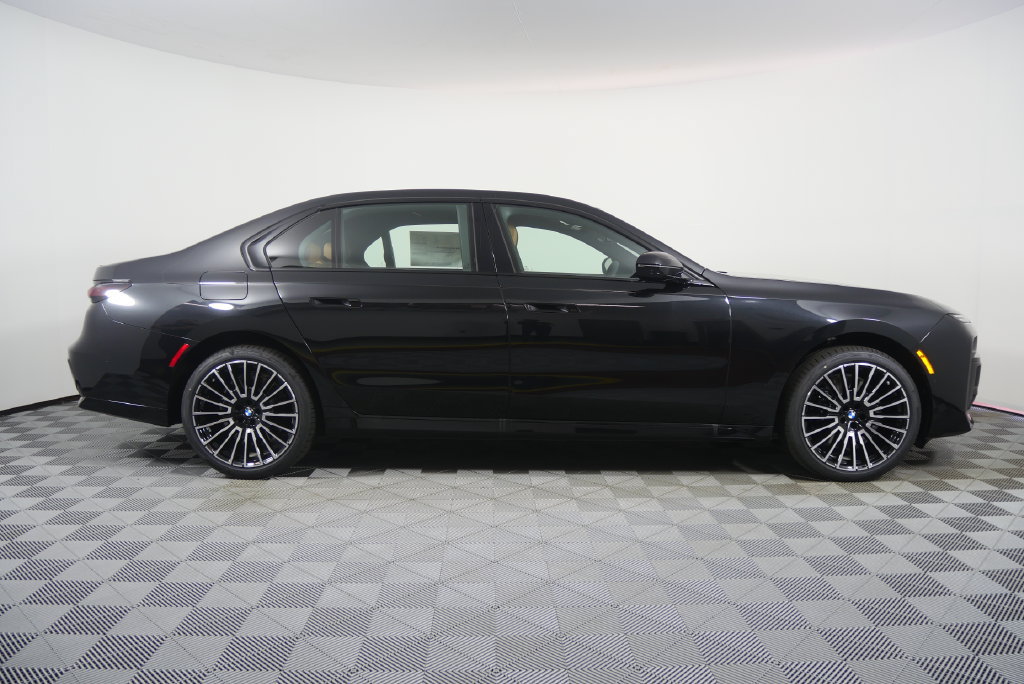New 2026 BMW 740i RWD image 3