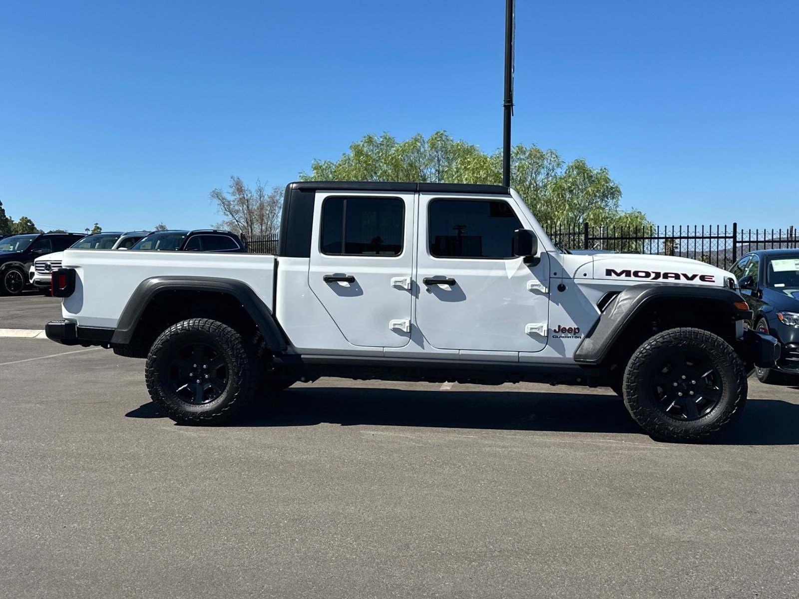 Used 2022 Jeep Gladiator Mojave AWD/4WD image 2