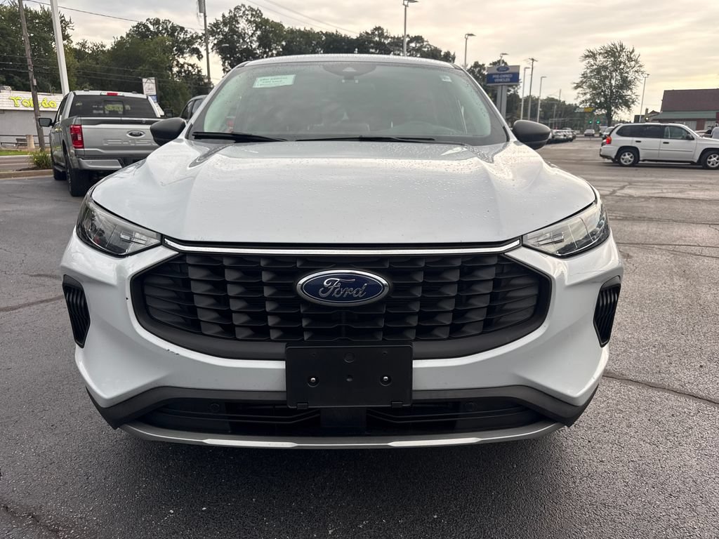 Used 2025 Ford Escape Active AWD/4WD image 3