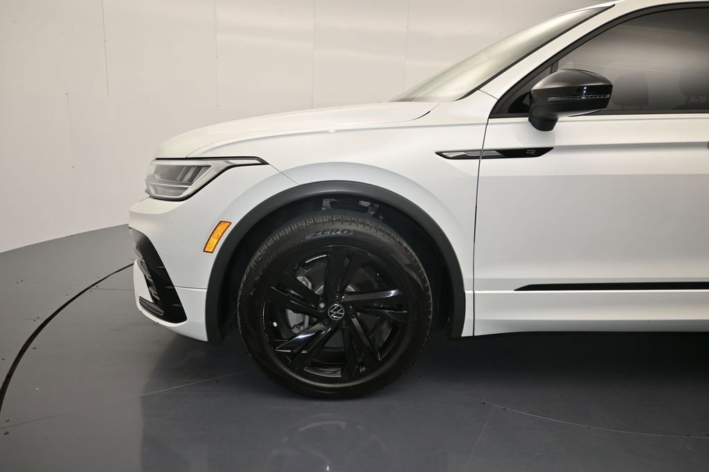 Used 2023 Volkswagen Tiguan SE R-Line FWD image 9