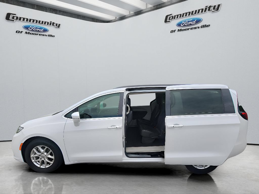Used 2022 Chrysler Pacifica Touring-L FWD image 25
