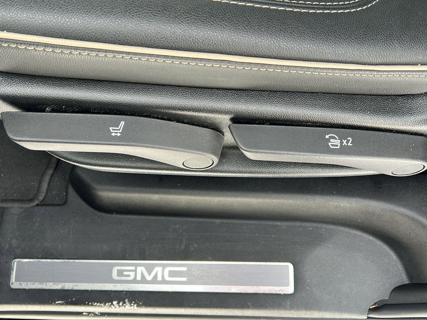 Used 2024 GMC Yukon XL SLT AWD/4WD image 22