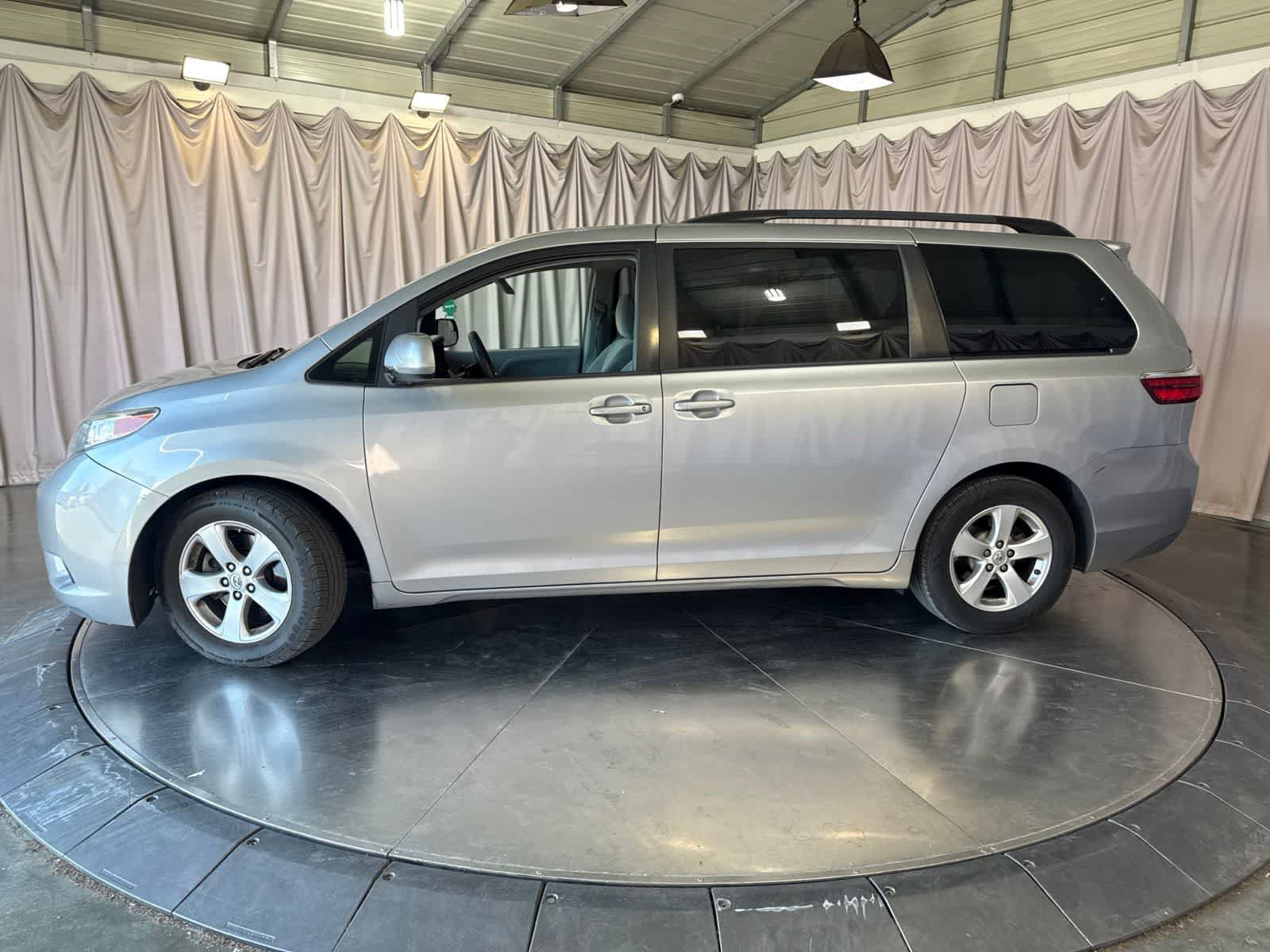 Used 2016 Toyota Sienna LE FWD image 8