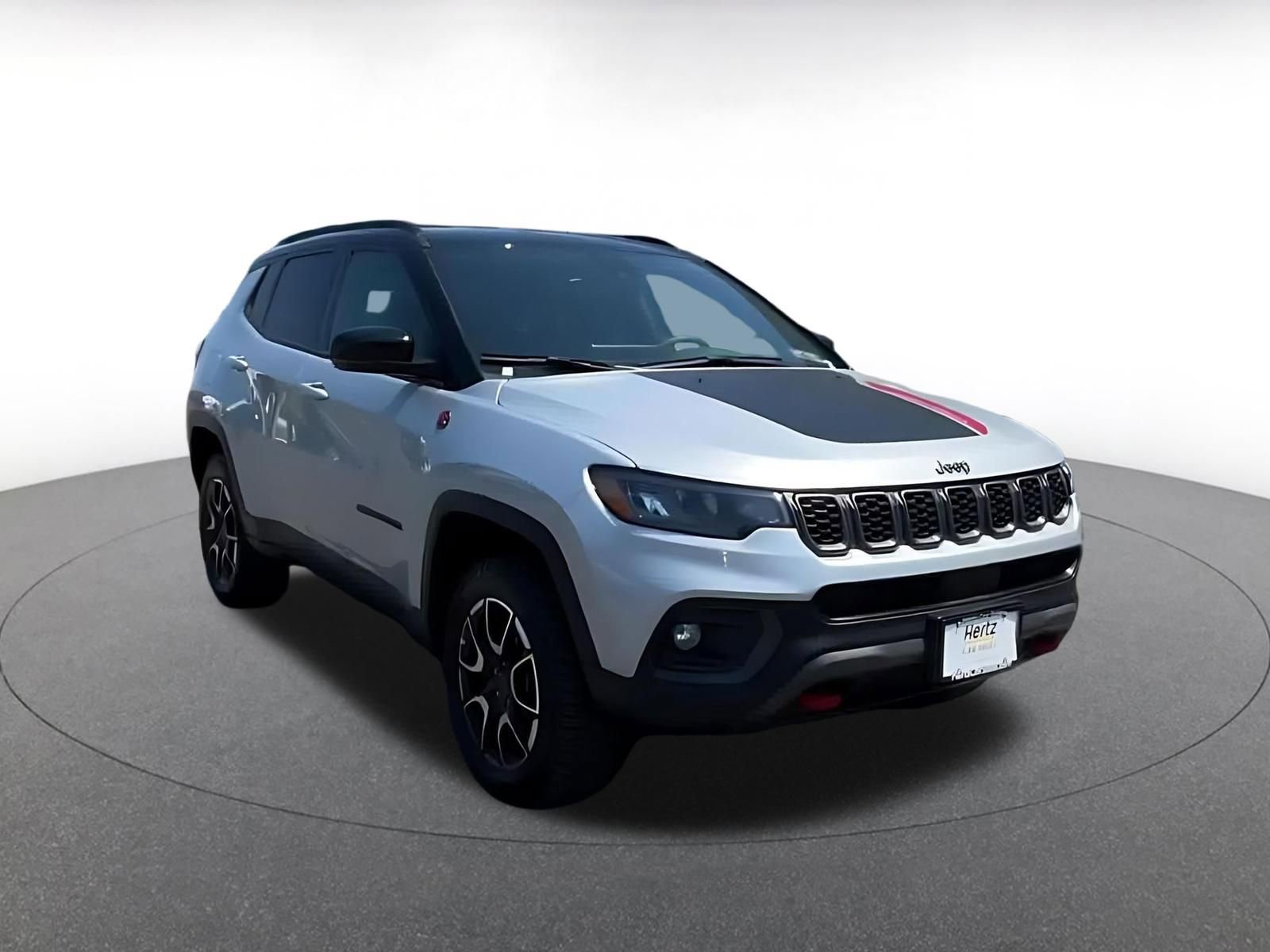 Used 2025 Jeep Compass Trailhawk AWD/4WD image 2