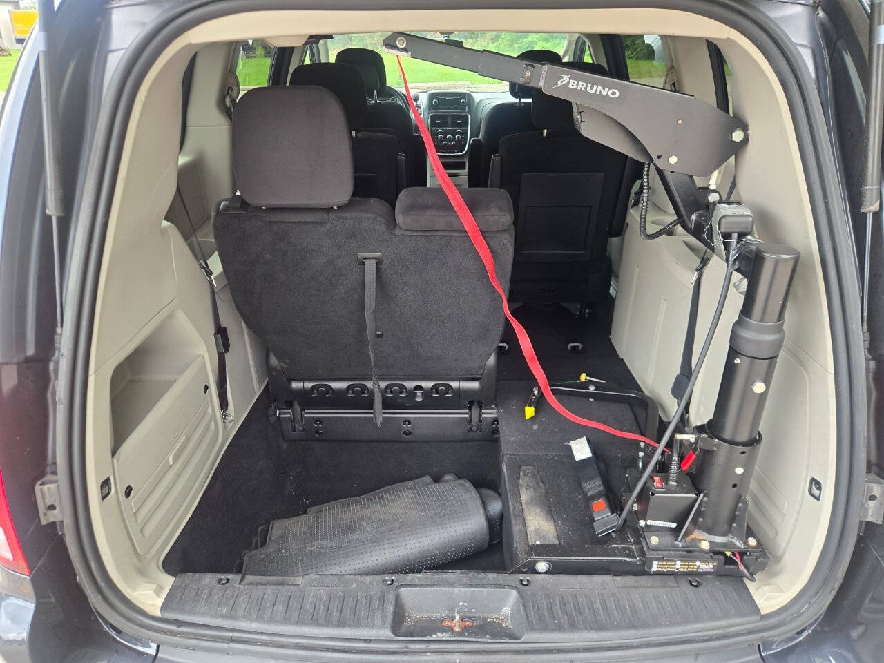 Used 2013 Dodge Grand Caravan SE FWD image 35