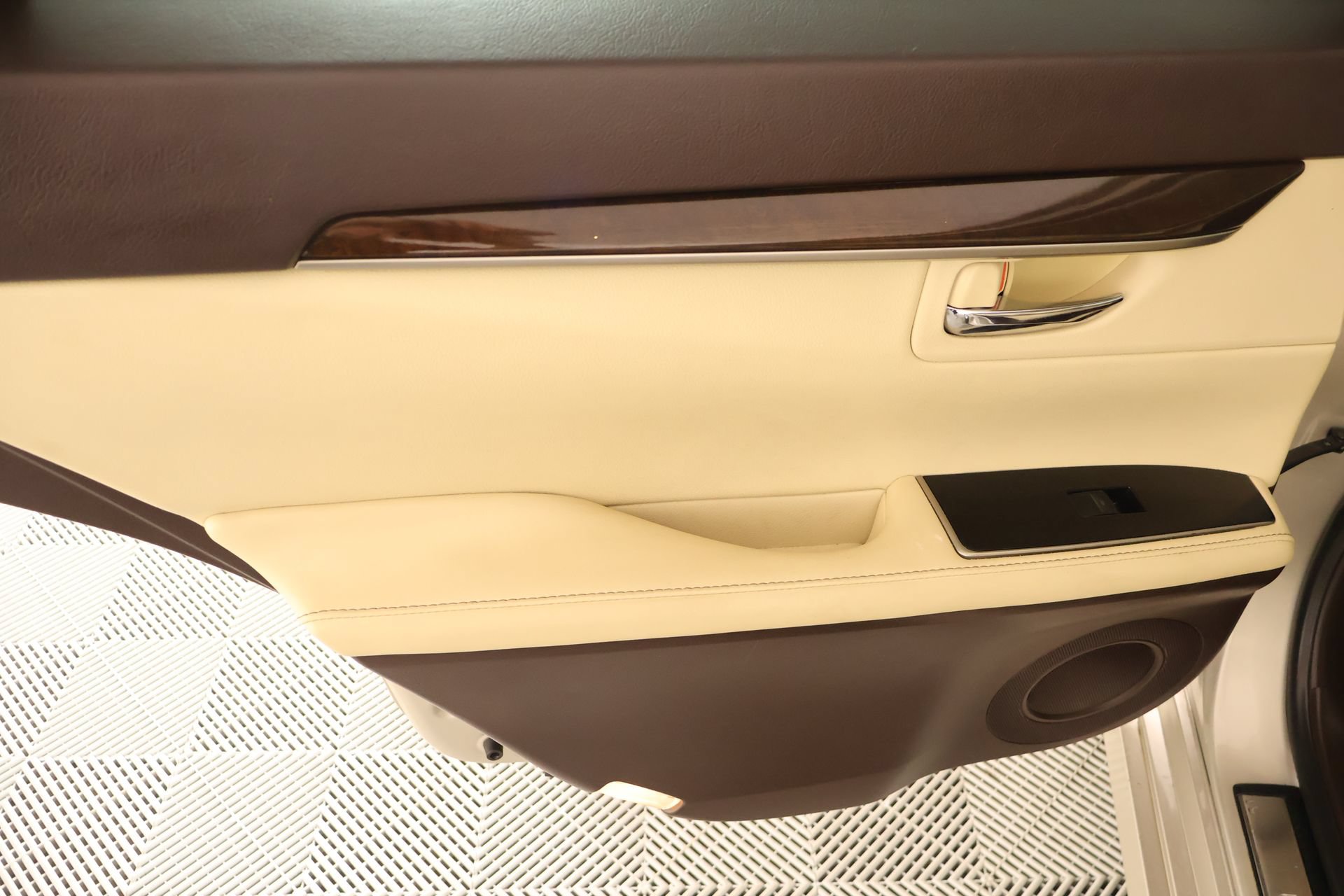 Used 2017 Lexus ES 350 w/ Premium Package FWD image 17