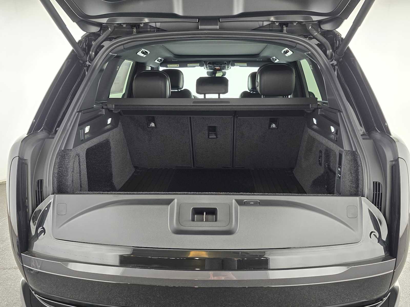 New 2025 Land Rover Range Rover SE AWD/4WD image 13
