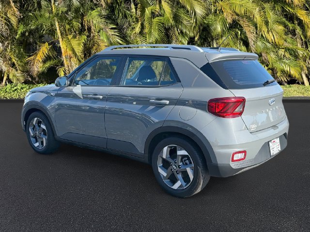 Used 2023 Hyundai Venue SEL FWD image 7
