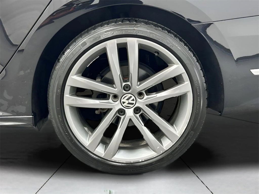 Used 2018 Volkswagen Passat 2.0T R-Line image 19