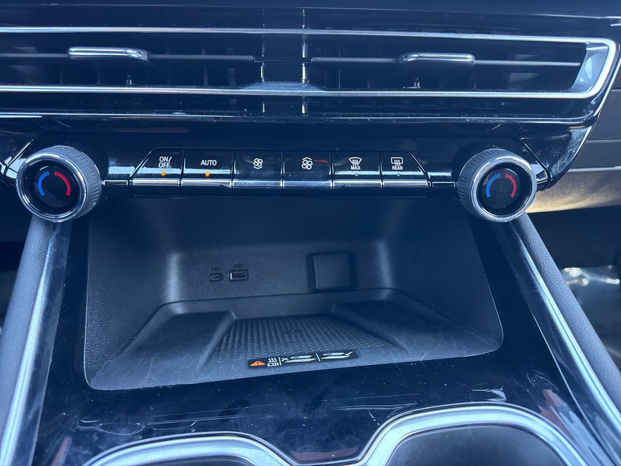 Used 2025 Chevrolet Traverse RS image 25