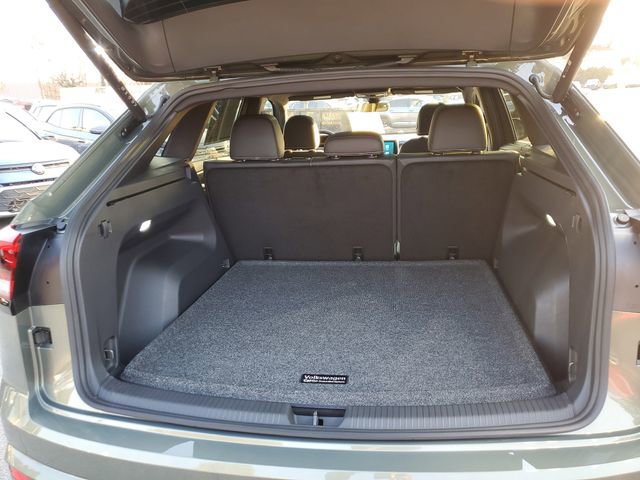 Certified 2026 Volkswagen Atlas Cross Sport SEL R-Line image 8