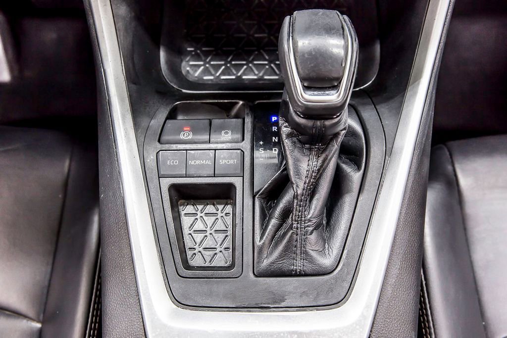 Used 2020 Toyota RAV4 XLE Premium FWD image 24