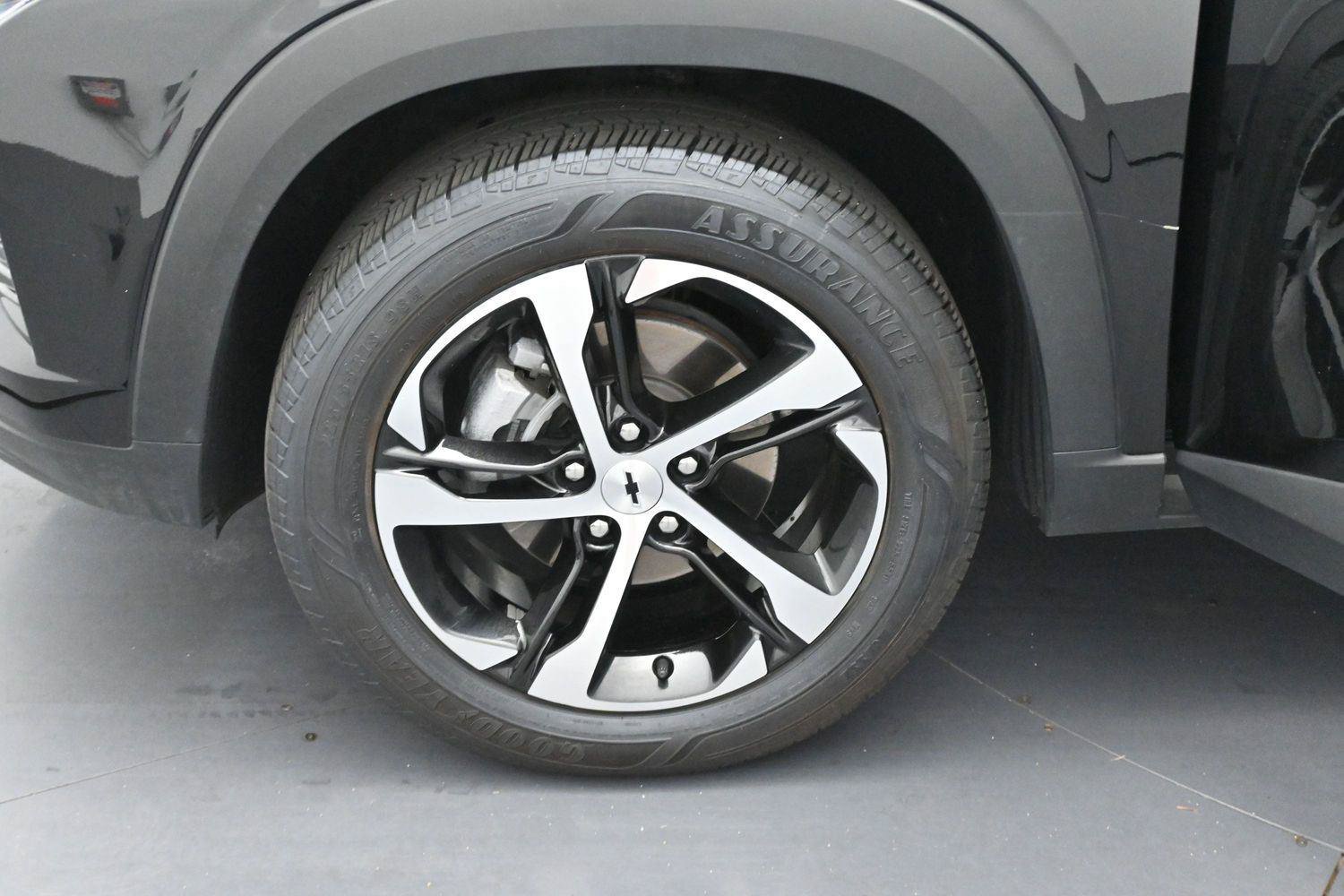 Used 2024 Chevrolet Trax RS w/ Driver Confidence Package FWD image 32