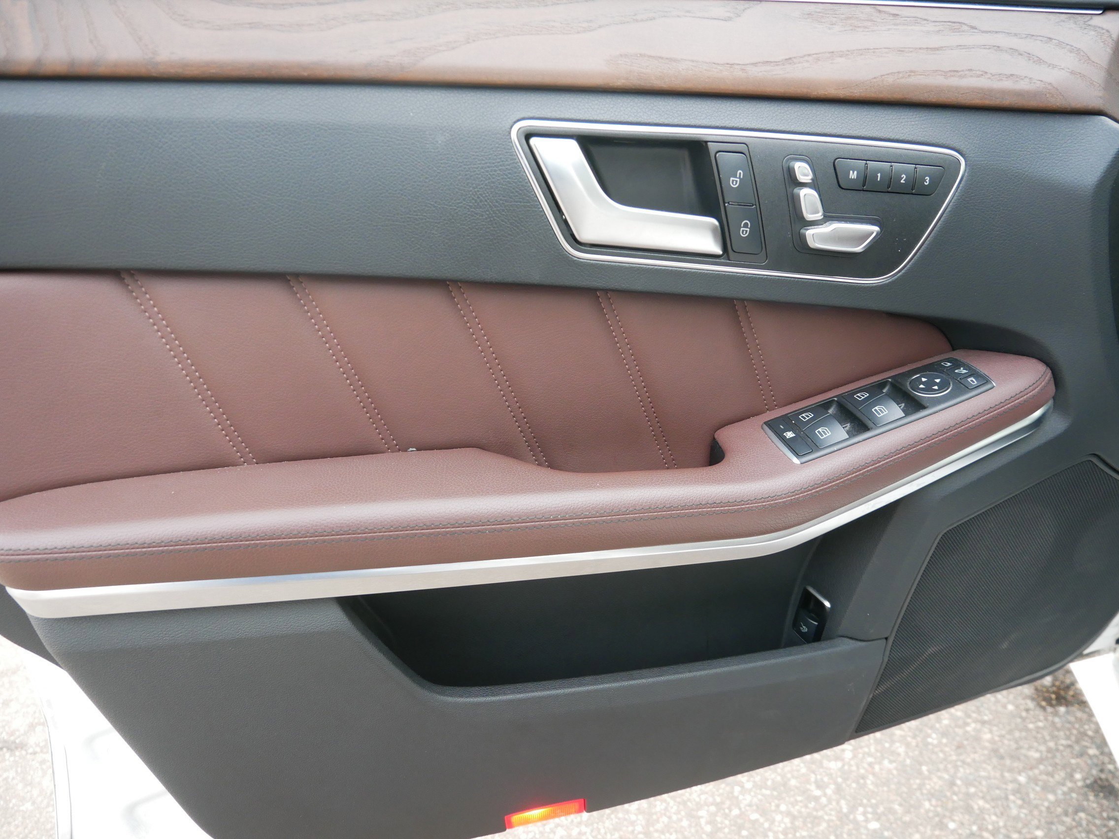 Used 2015 Mercedes-Benz E 400 4MATIC Sedan image 15