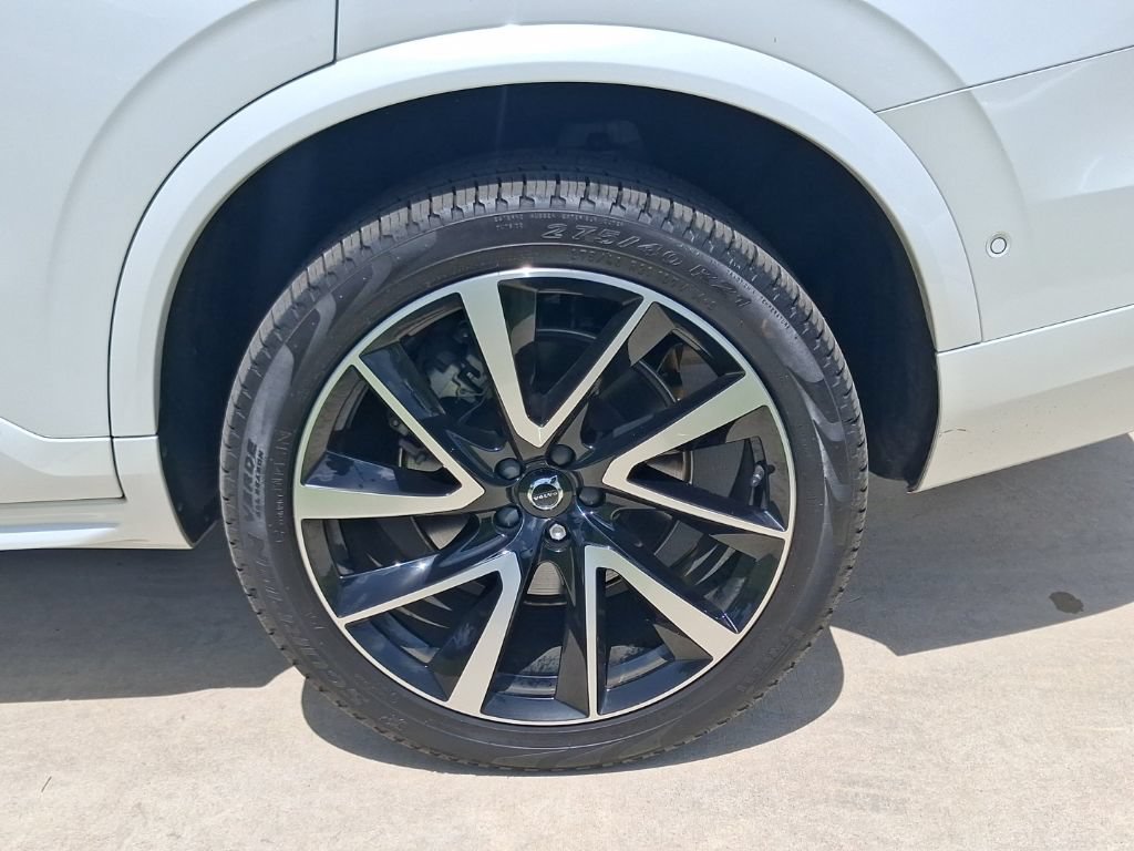 Certified 2025 Volvo XC90 B5 Plus w/ Protection Package Premier AWD/4WD image 4
