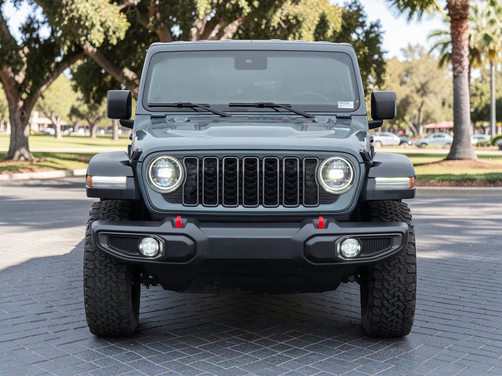 Used 2025 Jeep Wrangler Rubicon image 3