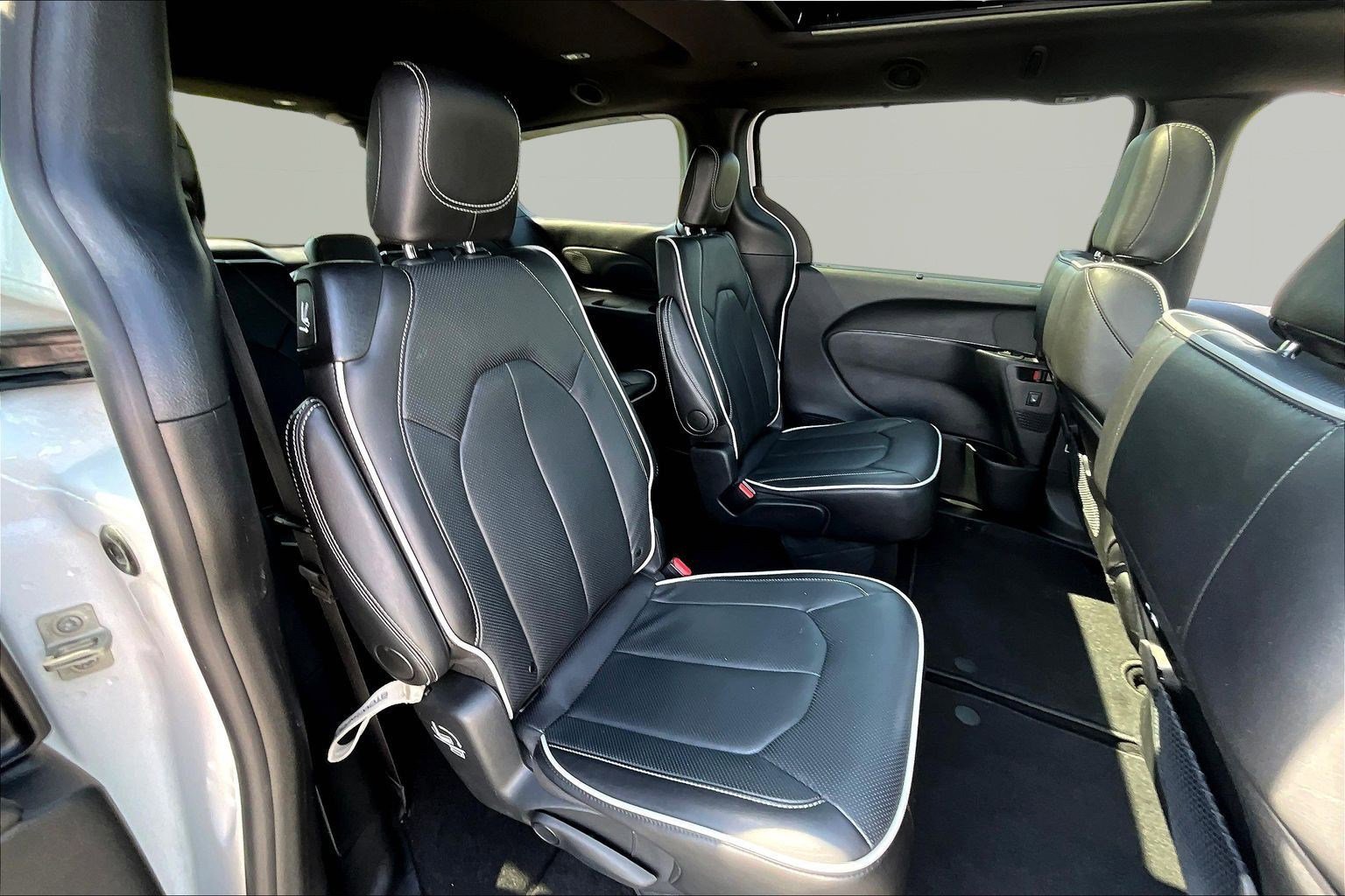 Used 2026 Chrysler Pacifica Limited w/ S Appearance Package FWD image 25