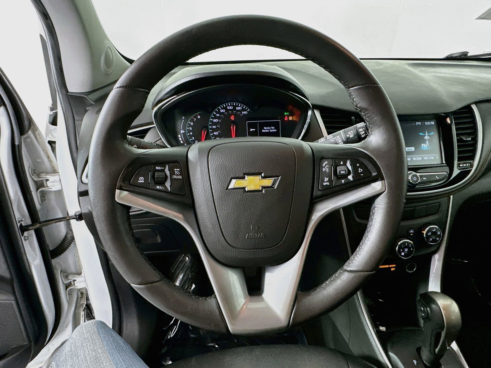 Used 2017 Chevrolet Trax LT w/ LT Convenience Package AWD/4WD image 11