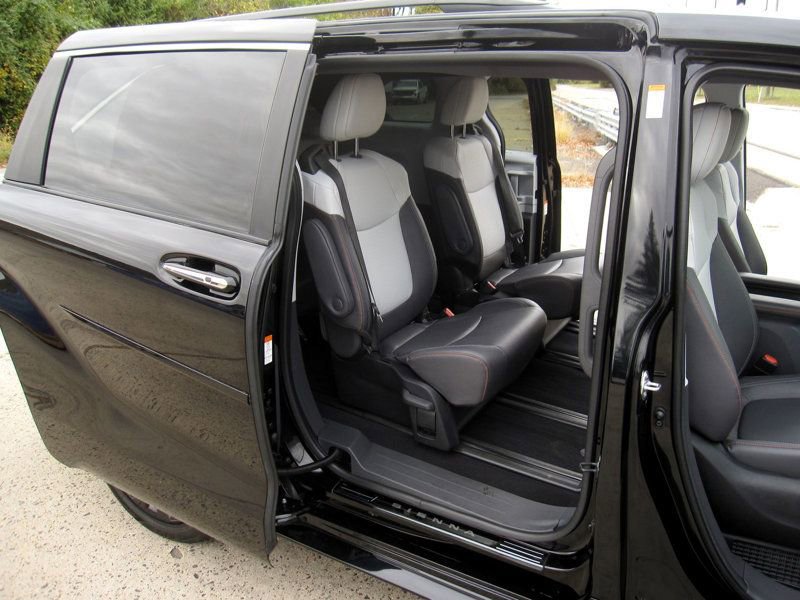 Used 2023 Toyota Sienna XSE image 26