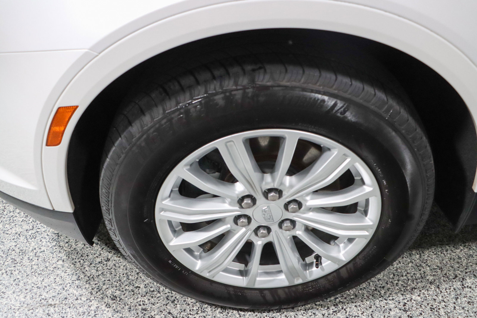 Used 2018 Cadillac XT5 FWD w/ LPO, Wheel Lock Package image 11