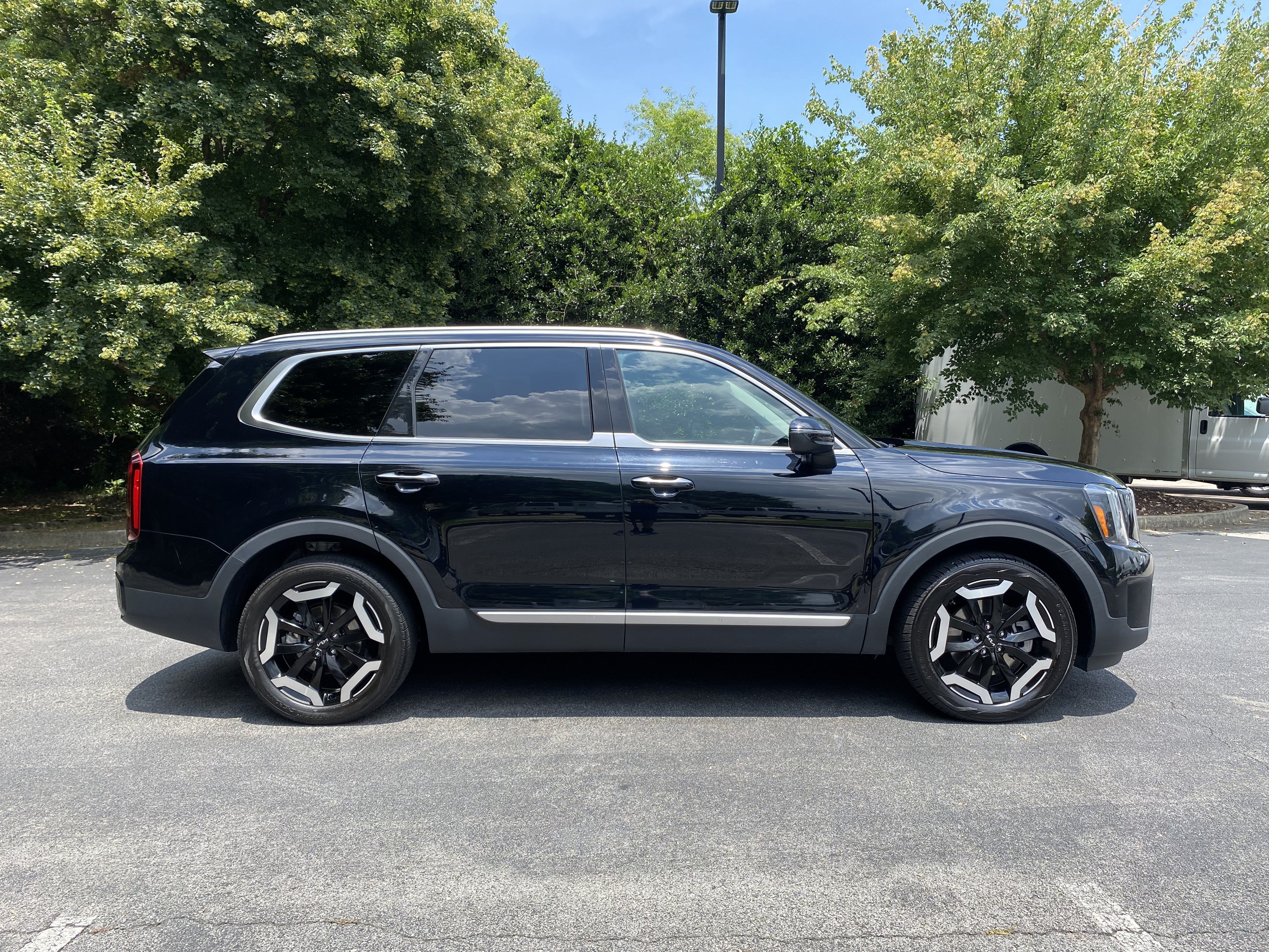 Used 2023 Kia Telluride S AWD/4WD image 10