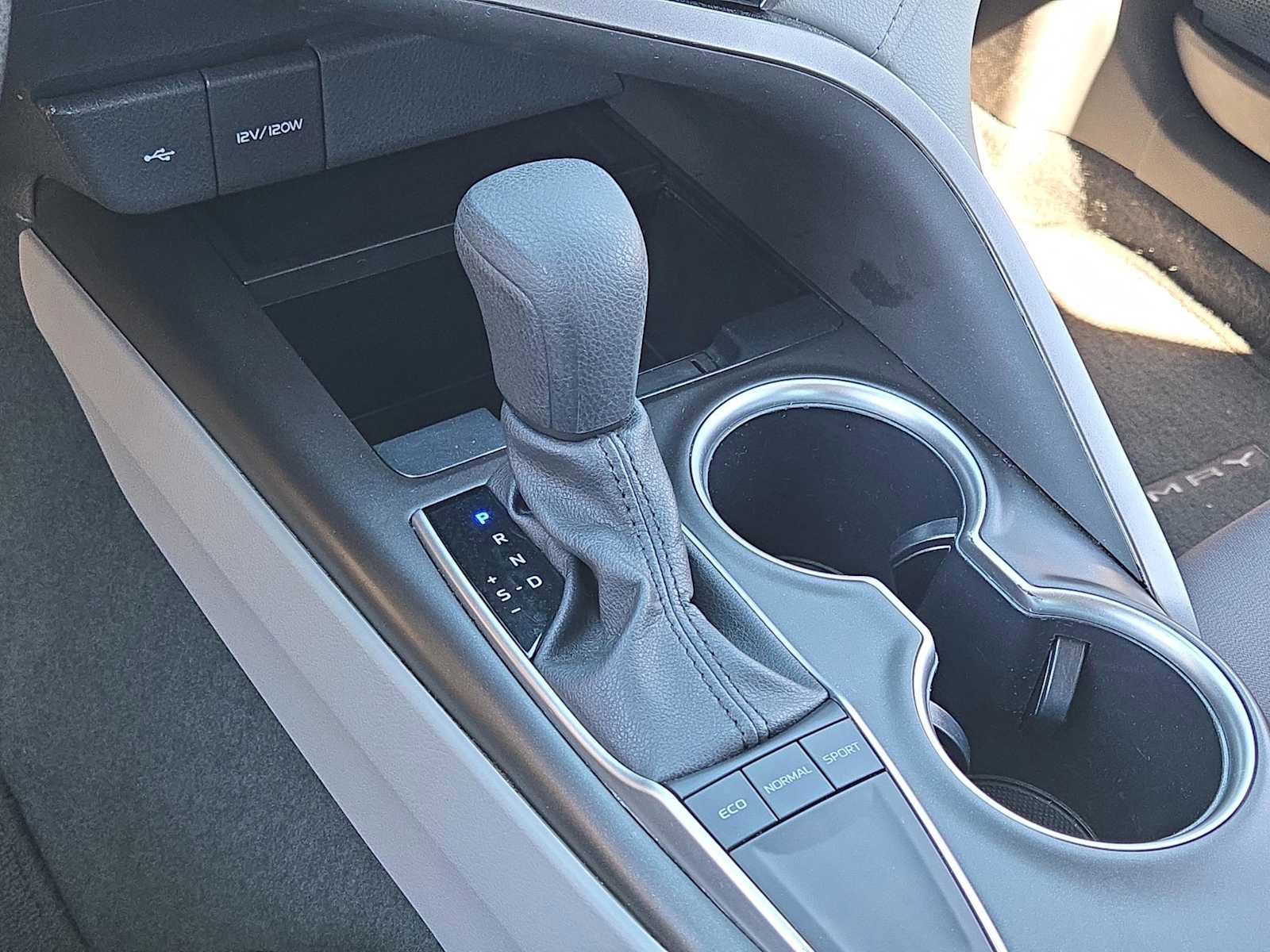 Used 2024 Toyota Camry LE w/ Convenience Package image 27