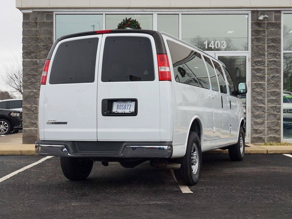 Used 2020 Chevrolet Express 3500 LT w/ LT Preferred Equipment Group RWD image 4