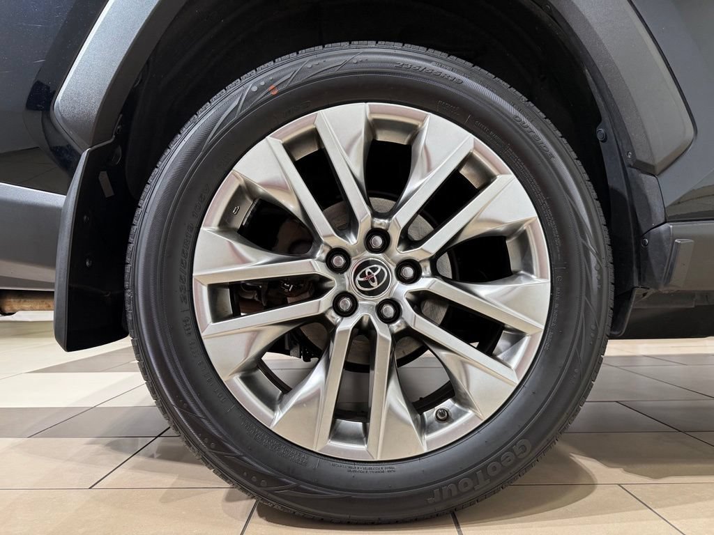 Used 2019 Toyota RAV4 Limited w/ Cold Weather Package AWD/4WD image 9